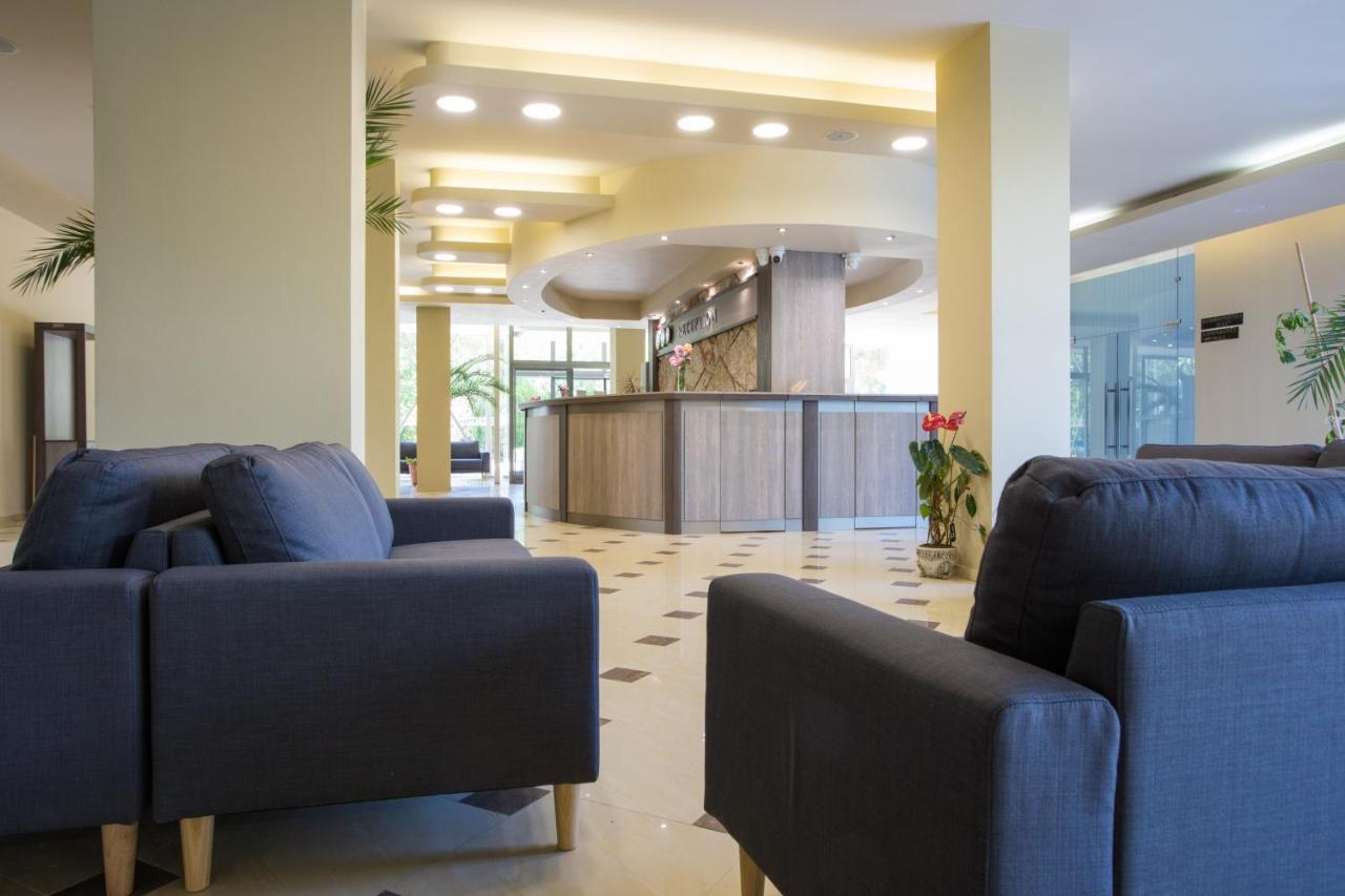 Hotel Coop - Kiten Kiten  Luaran gambar